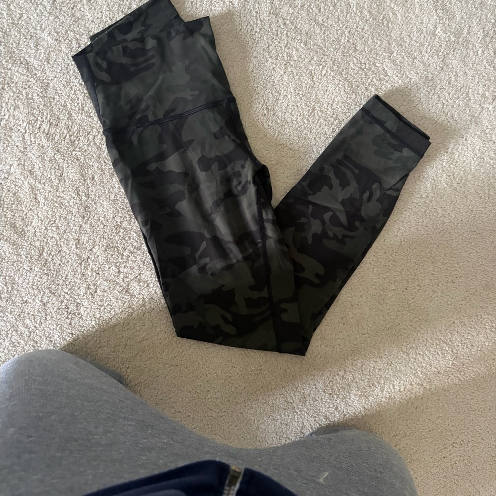 Lululemon wunder Camouflage Leggings 25” size 4
